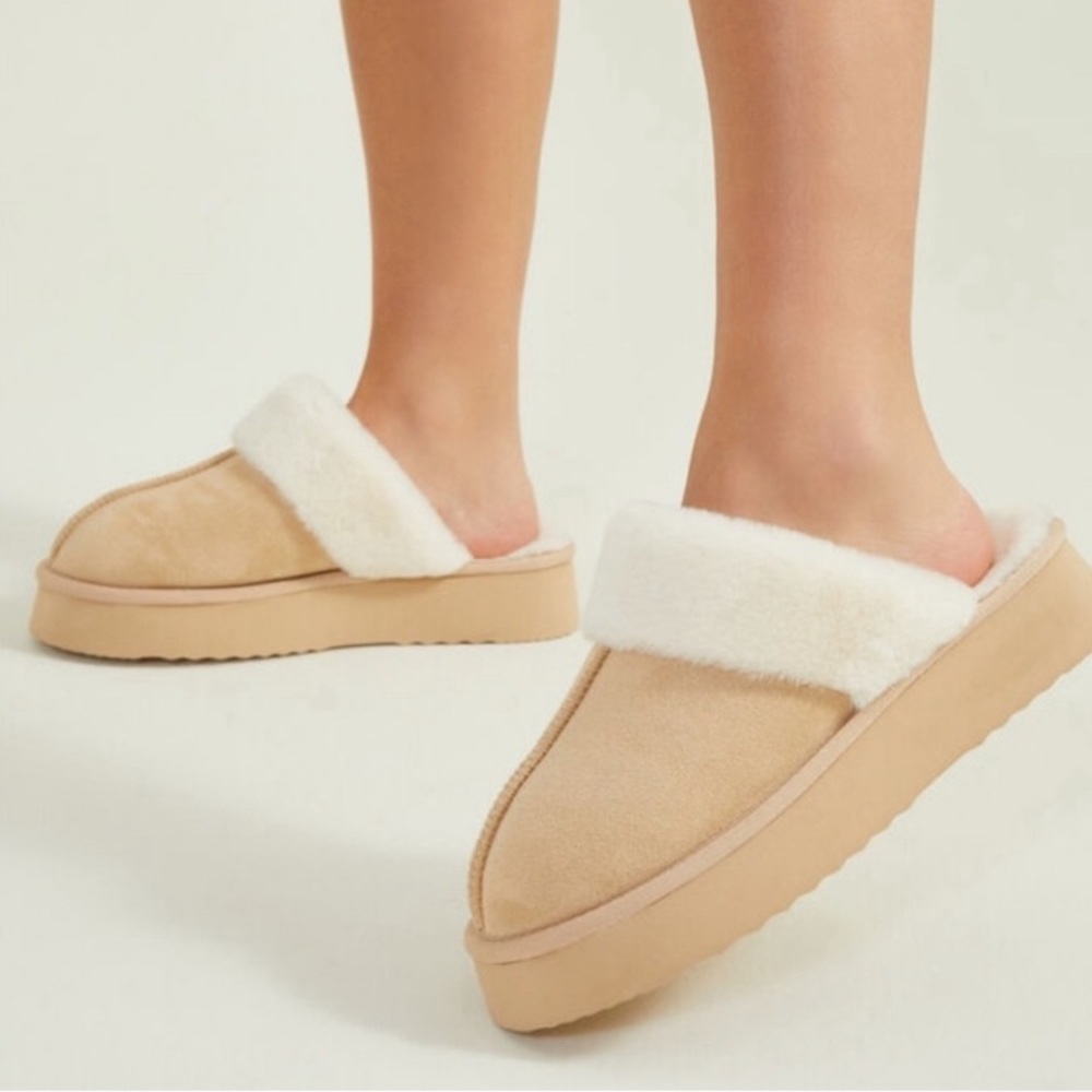 Nwot Altar’d State platform slippers